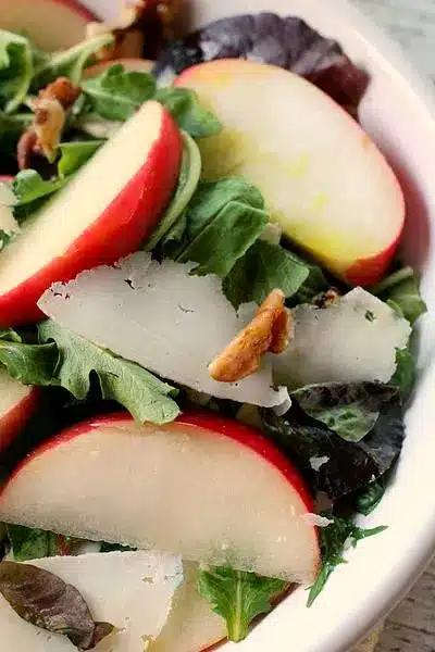 Crisp apple salad with mixed greens and a zesty lemon vinaigrette